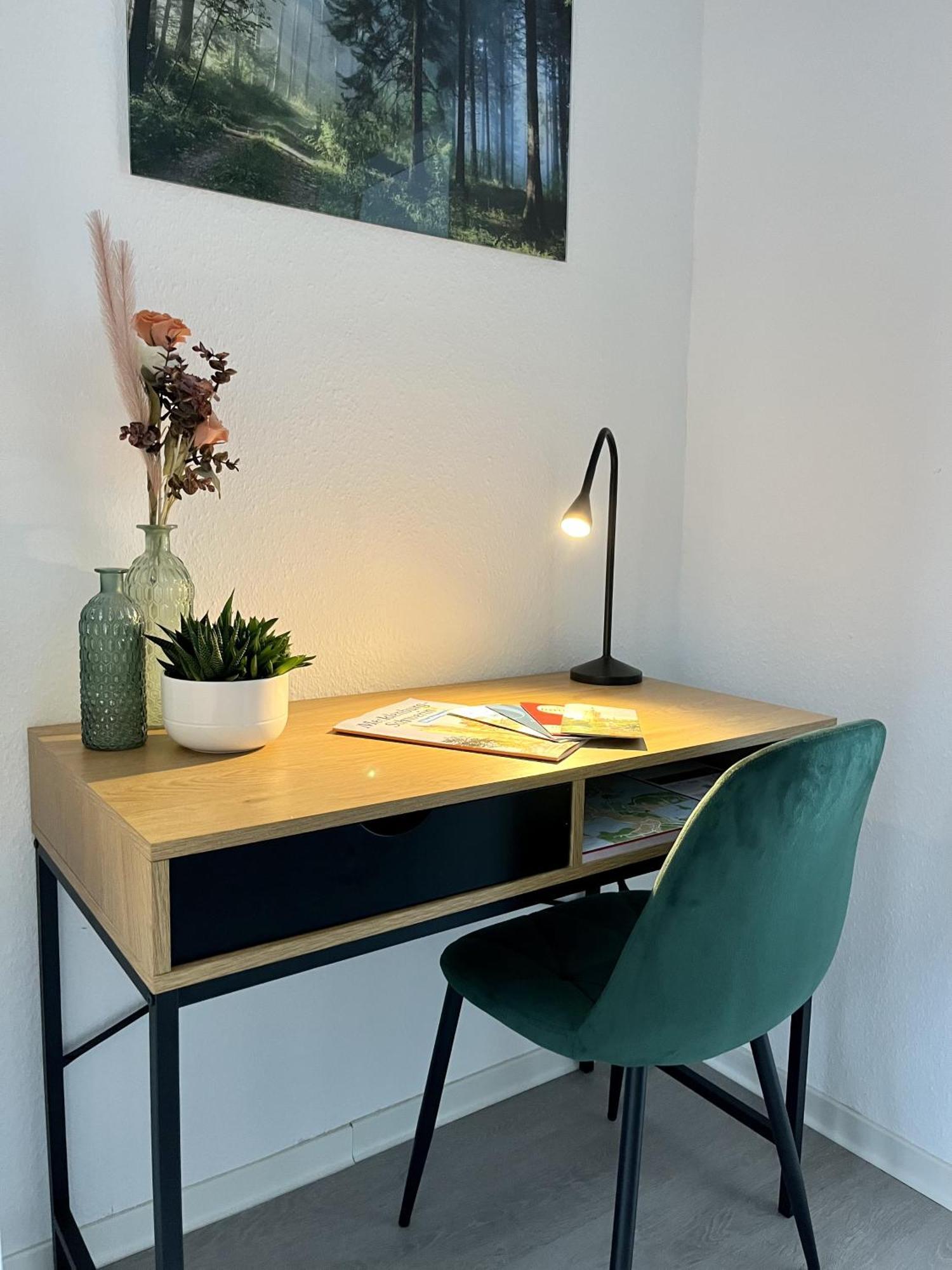 Endless: Studio Mit Netflix + Workstation Im Zentrum Schwerin  Extérieur photo