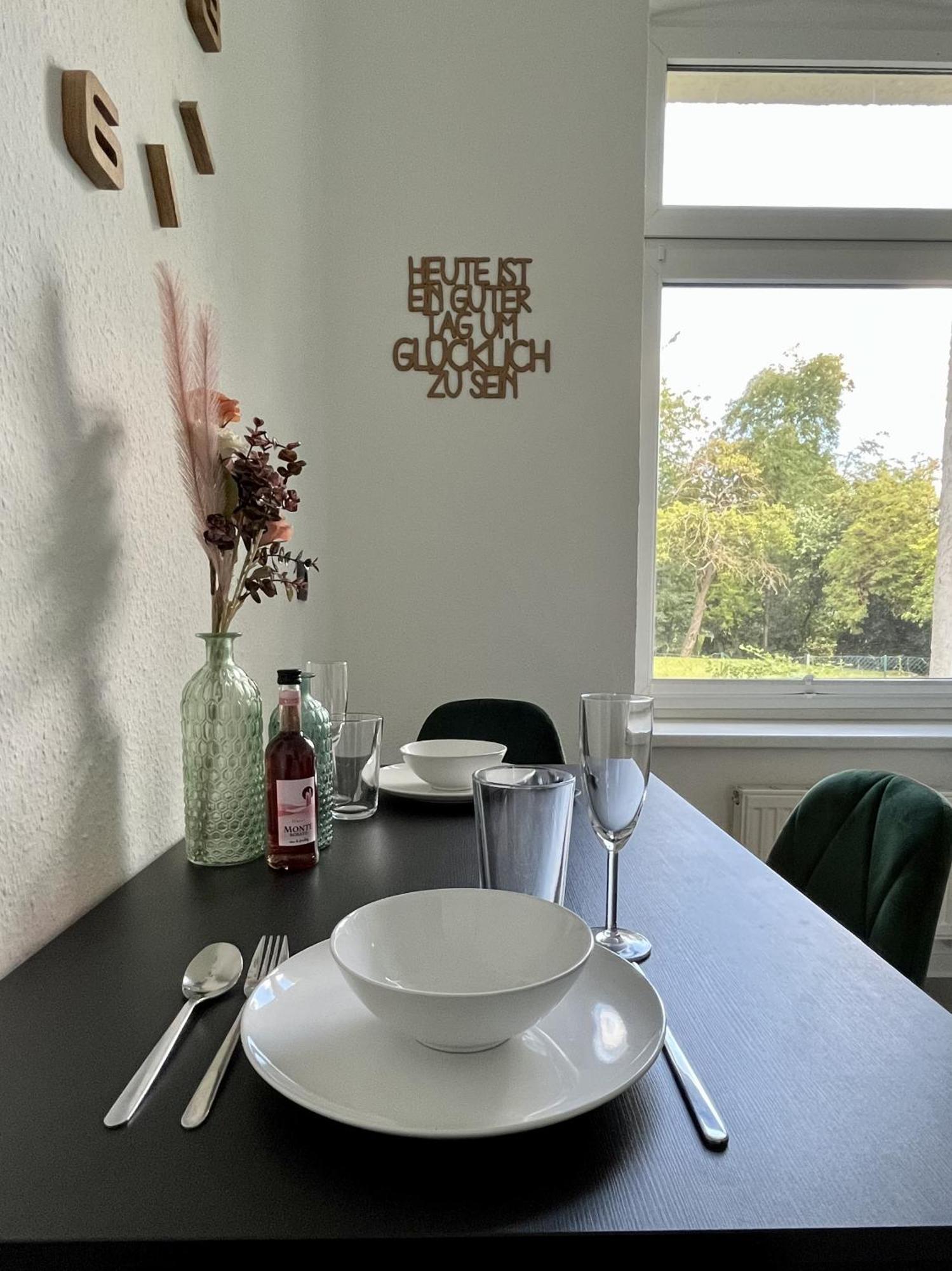 Endless: Studio Mit Netflix + Workstation Im Zentrum Schwerin  Extérieur photo